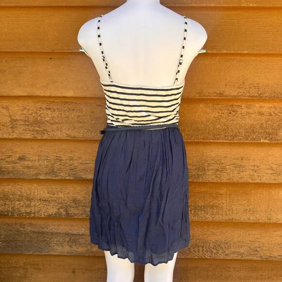 Charlotte Russe Navy Blue Striped Dress With Belted Waist Size M - Picture 3 of 8